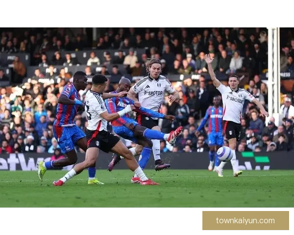 伯恩茅斯中场硬度持续提升，表现稳健助球队竞争力增强